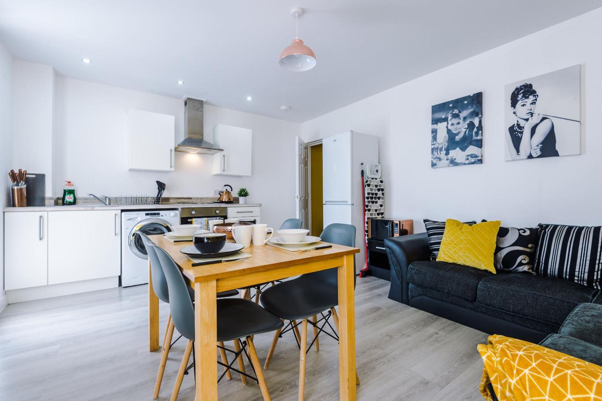 شقة Opp Liverpool - Perfect For Contractors And Travellers, Big Savings Booking 4 Nights Or More! الغرفة الصورة