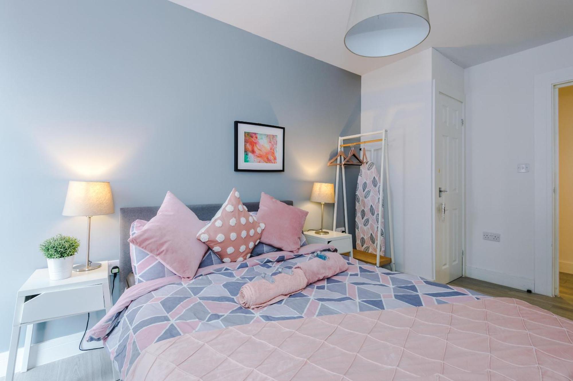شقة Opp Liverpool - Perfect For Contractors And Travellers, Big Savings Booking 4 Nights Or More! الغرفة الصورة