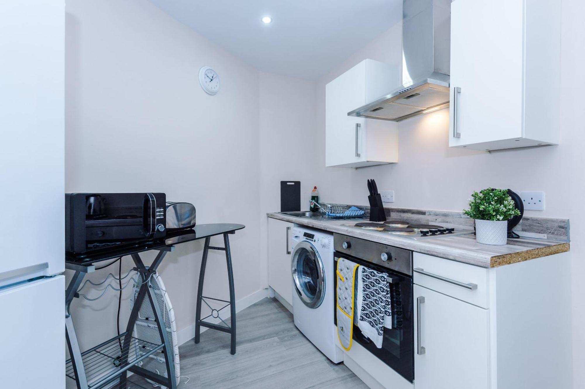 شقة Opp Liverpool - Perfect For Contractors And Travellers, Big Savings Booking 4 Nights Or More! الغرفة الصورة