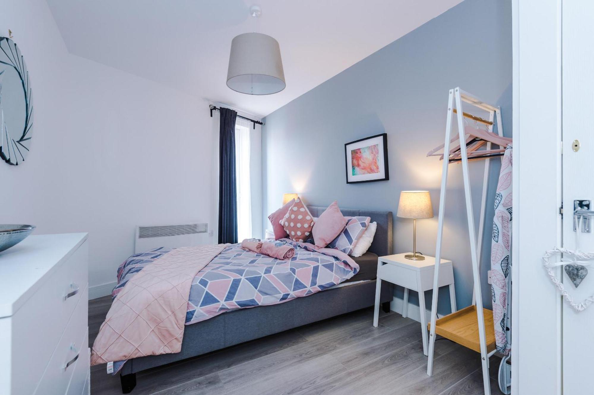 شقة Opp Liverpool - Perfect For Contractors And Travellers, Big Savings Booking 4 Nights Or More! الغرفة الصورة